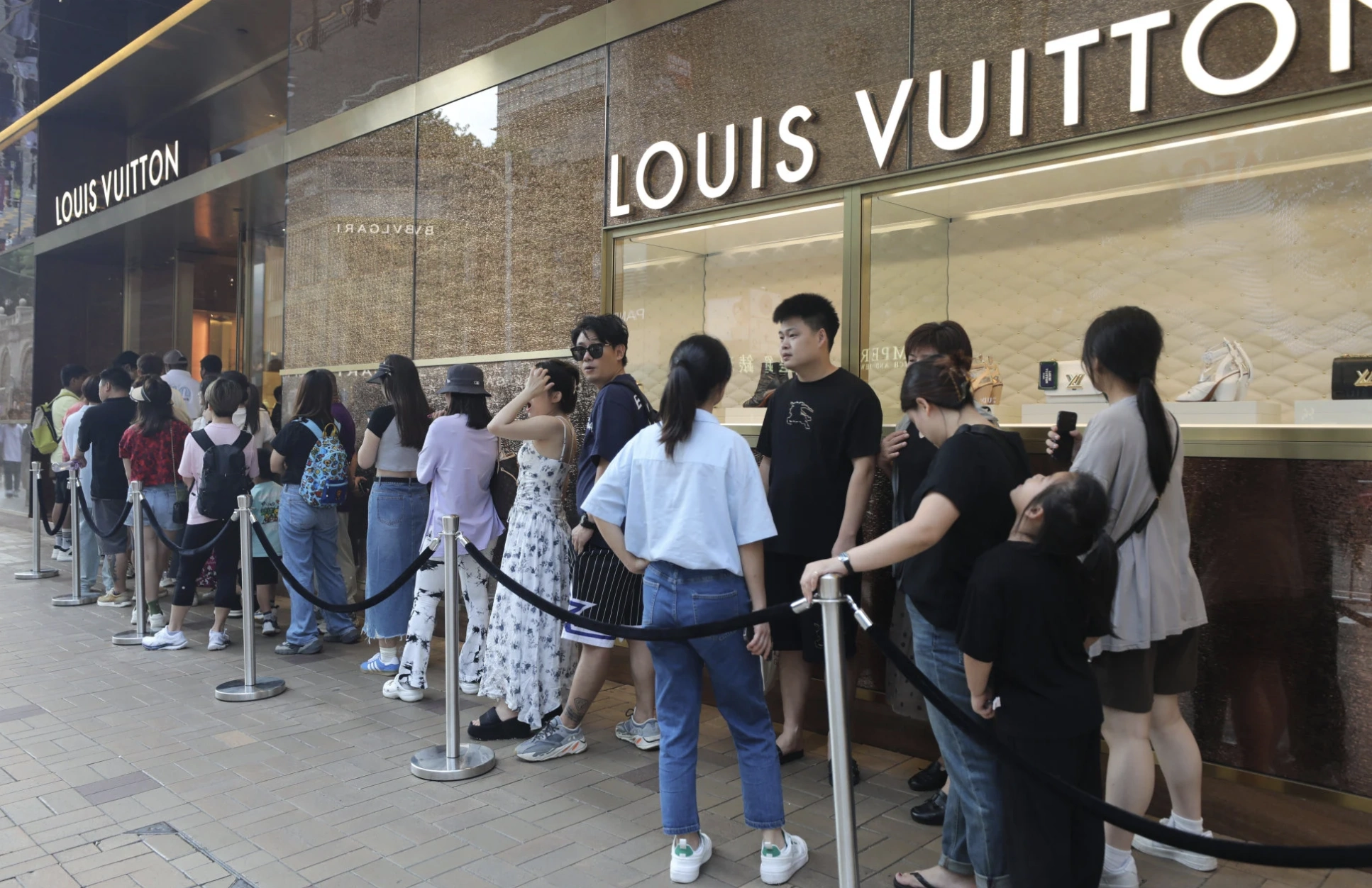 queue up outside the Louis Vuitton store